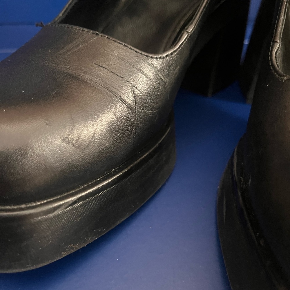 Vagabond Black Leather Platform Shoes
«Brooke» - Picture 10 of 15